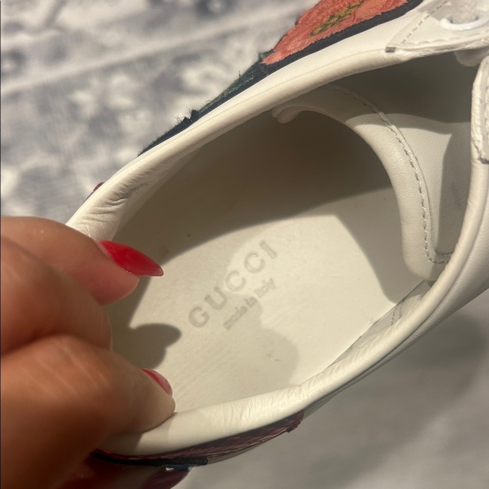 Gucci White Leather Floral Embroidered Low Top Sneakers - W8.5 (38.5) Authentic - Picture 9 of 16